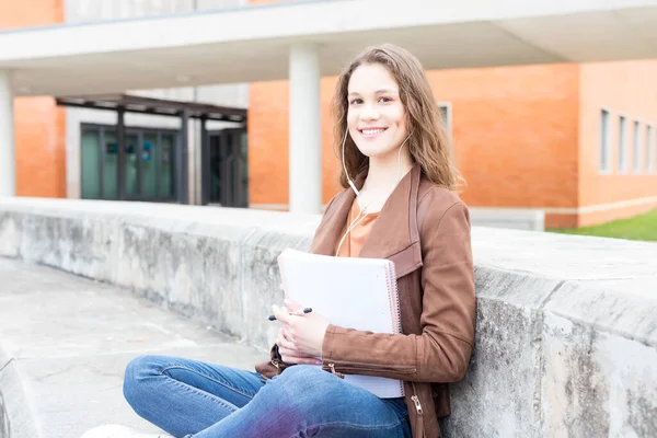 Retrato Una Joven Estudiante Con Libros Cuadernos — Foto de Stock