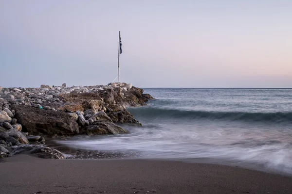 Каменный Волнолом Морском Побережье Прибрежным Побережьем Волнами Кератокампосе Крит — стоковое фото