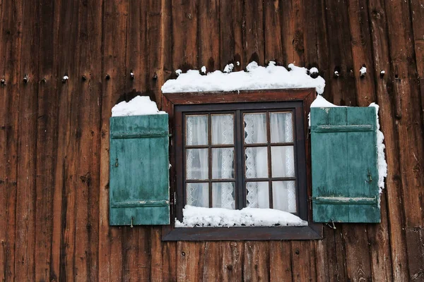 Window Green Shutters Old Farmhouse Winter Snow — Stock Photo, Image