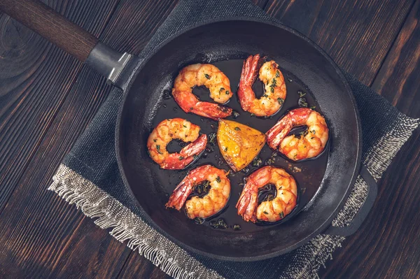 Camarões Grelhados Com Molho Tomate Limão — Fotografia de Stock