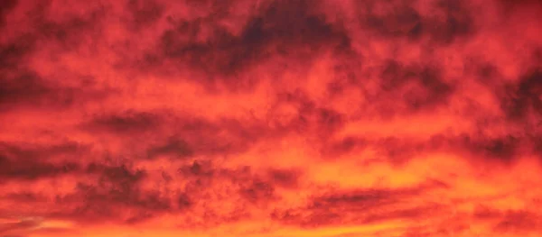 Hermoso Cielo Con Nubes Sol — Foto de Stock