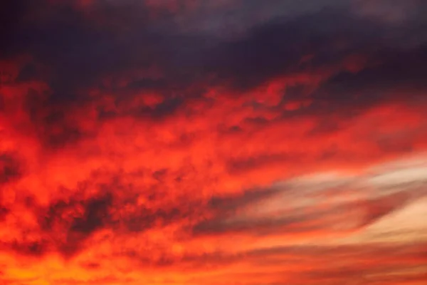 Vacker Himmel Med Moln Och Sol — Stockfoto