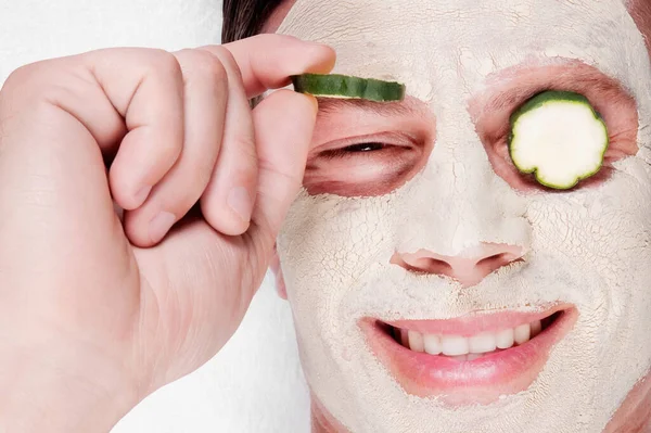 Mujer Con Ojos Verdes Máscara Facial Cara —  Fotos de Stock