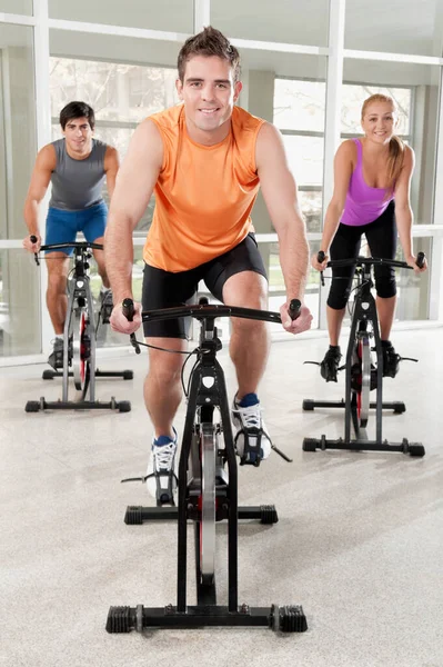 Spor Salonunda Egzersiz Yapan Bir Grup Insan — Stok fotoğraf