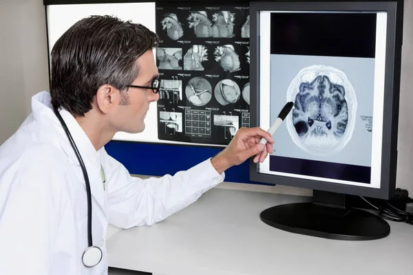 Doctor Examining Ray Image Male Patient Hospital — Stock Photo, Image