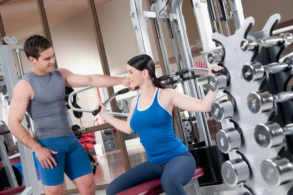 Young Couple Gym Exercising Dumbbells Fitness Center — Stock Photo, Image