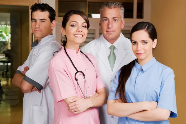 医院里的一组医生和护士 — 图库照片