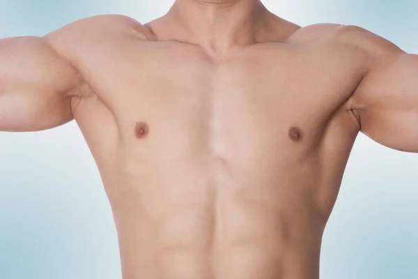 Junger Mann Mit Muskulösem Oberkörper Auf Weißem Hintergrund — Stockfoto