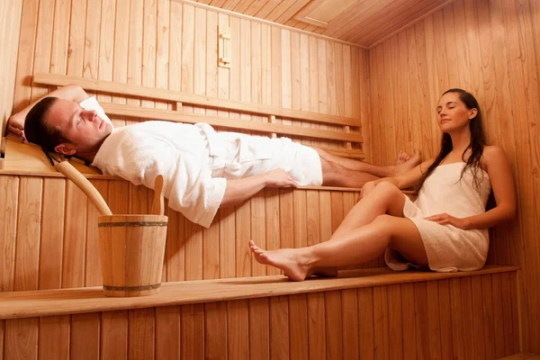 Jeune Couple Dans Sauna Spa — Photo