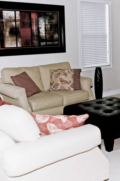 Interior Ruang Tamu Modern Dengan Sofa Dan Bantal — Stok Foto