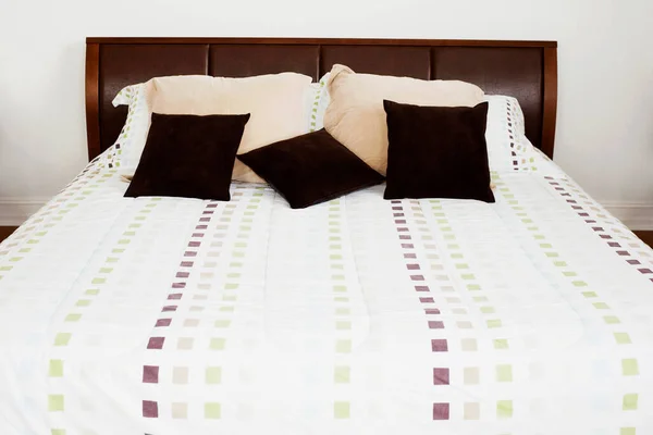 Almohada Blanca Cama Interior Del Dormitorio — Foto de Stock