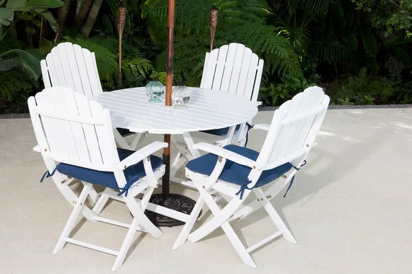 Empty Chairs Table White Chair Wooden Deck — Stock Photo, Image