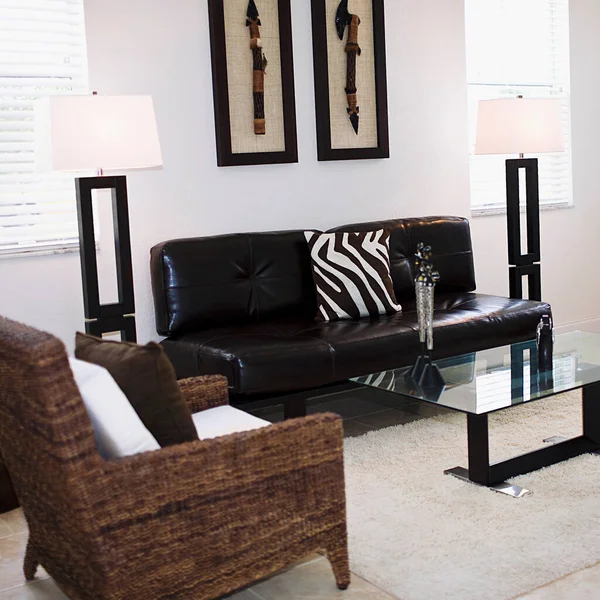 Krásný Luxusní Obývací Pokoj Interiér Pohovkou Židlí — Stock fotografie