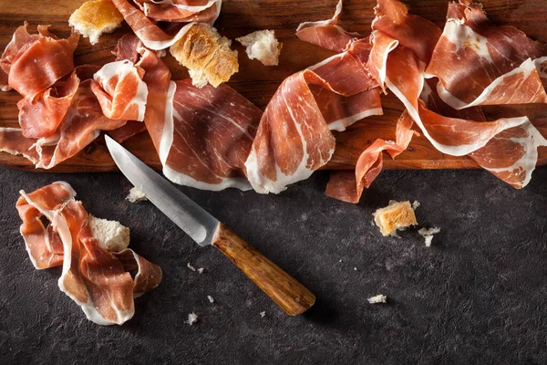 Rodajas Jamón Sobre Fondo Oscuro Vista Superior — Foto de Stock