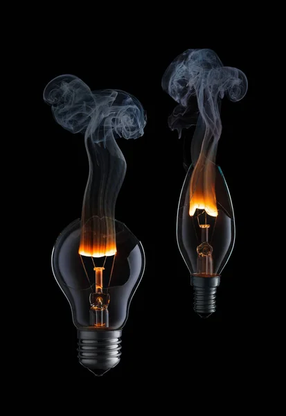 Kollektion Von Glühbirnen Mit Feuer Und Rauch Auf Schwarzem Hintergrund — Stockfoto