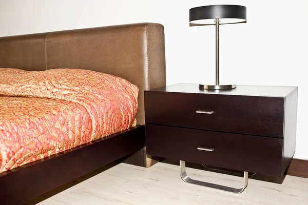 Sofá Confortável Moderno Com Travesseiros Cama Quarto — Fotografia de Stock