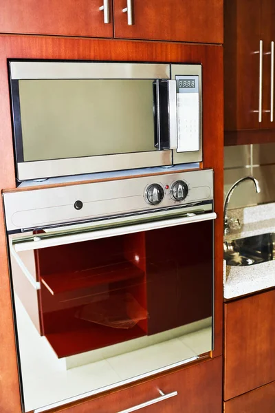 Modern Kitchen Large Window — Stock Photo, Image