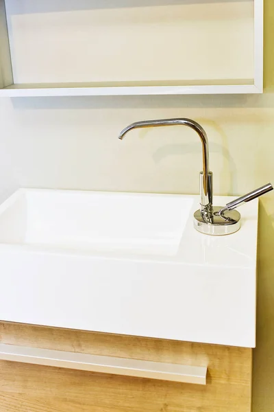 Modern Bathroom White Sink Faucet — Stock Photo, Image