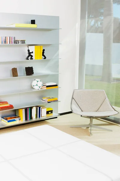 Interior Modern Dari Sebuah Ruangan Dengan Buku — Stok Foto