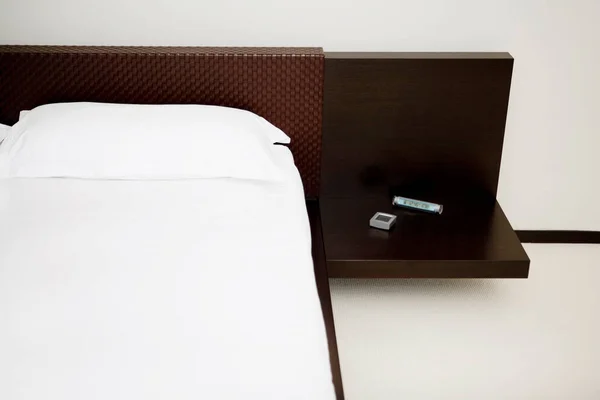 Beyaz Yatak Yastık Battaniye — Stok fotoğraf