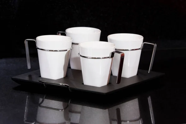 Белые Чашки Чашки Кофе Черном Фоне — стоковое фото