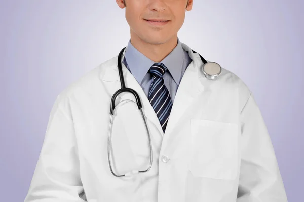Retrato Médico Confiado Con Estetoscopio Sobre Fondo Blanco —  Fotos de Stock