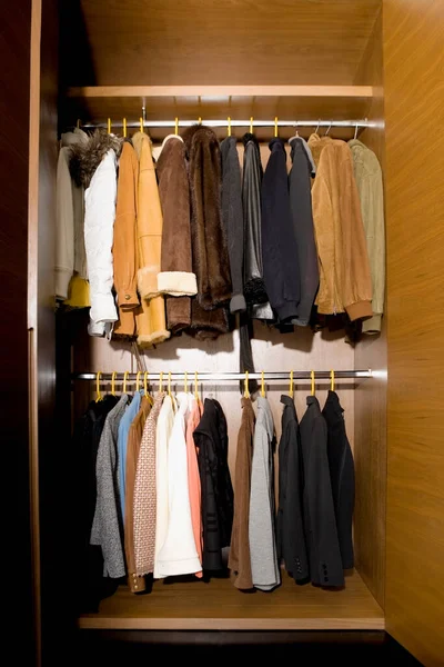 Kleding Hangend Aan Rek Garderobe — Stockfoto