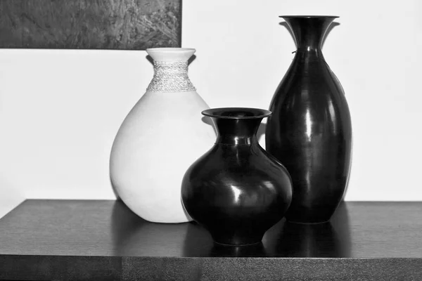 Weiße Keramikvasen Auf Grauem Hintergrund — Stockfoto