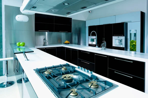 Cucina Moderna Con Elettrodomestici Blu Bianchi — Foto Stock