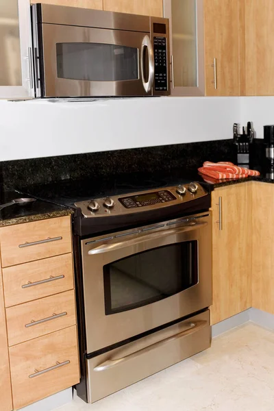 Modern Keukeninterieur Met Open Haard Apparatuur — Stockfoto
