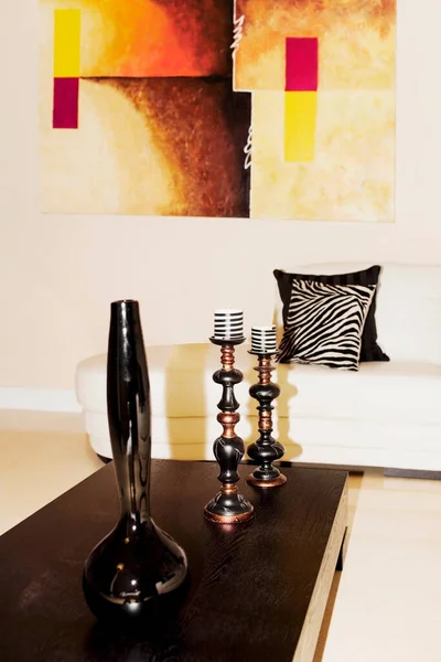 테이블 램프가 현대식 거실의 — 스톡 사진