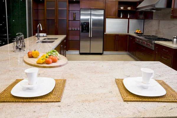Cocina Moderna Interior Con Mesa Sillas — Foto de Stock