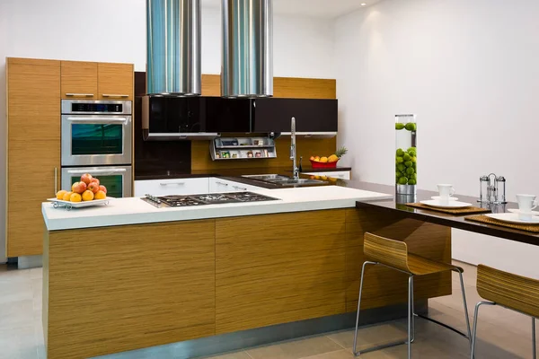 Cocina Moderna Interior Con Mesa Sillas — Foto de Stock