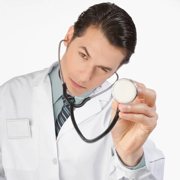 Retrato Joven Médico Con Estetoscopio Sobre Fondo Blanco —  Fotos de Stock