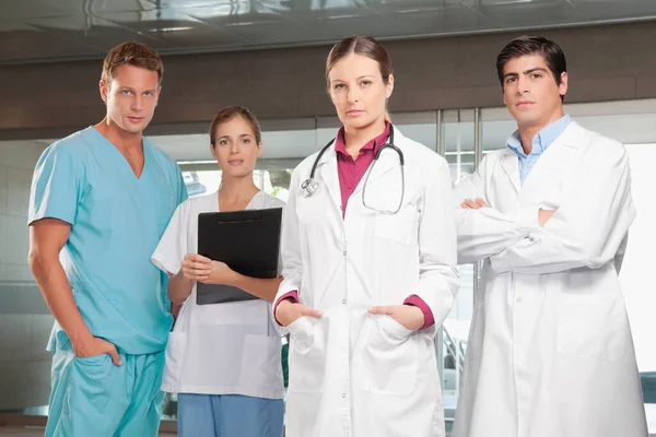 医院的一组医生和护士 — 图库照片