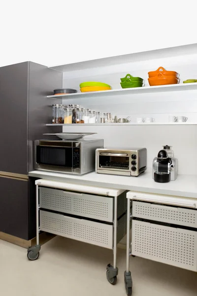 Moderne Keuken Met Een Grote Witte Gele Zwarte Rode Glanzend — Stockfoto