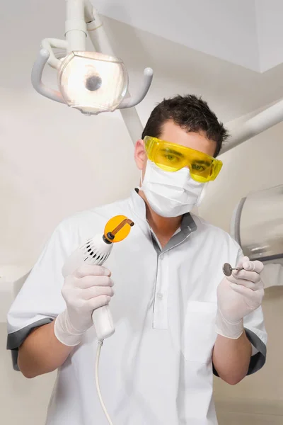 Dentysta Masce Fotelu Dentystycznym — Zdjęcie stockowe
