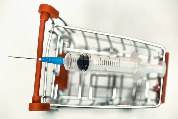 Inyección Jeringa Cesta Compra Para Enfermedad Vacuna Contra Coronavirus Covid — Foto de Stock