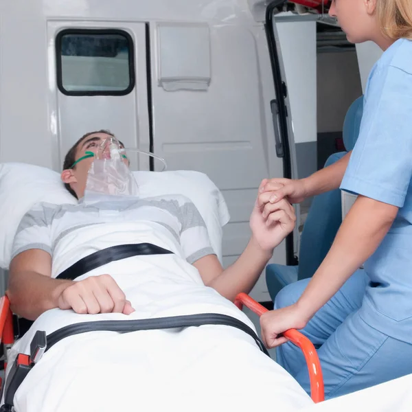 Jonge Vrouw Ziekenhuiskamer — Stockfoto