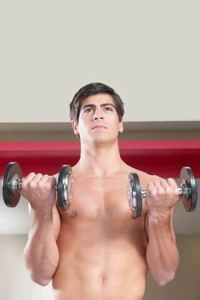 Hombre Musculoso Guapo Levantando Barra Gimnasio —  Fotos de Stock