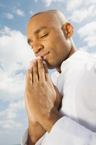 Портрет Молодого Чоловіка Який Молиться Небі — стокове фото