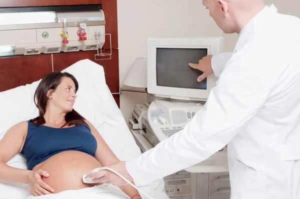 Mujer Embarazada Visitando Ecografía Paciente — Foto de Stock