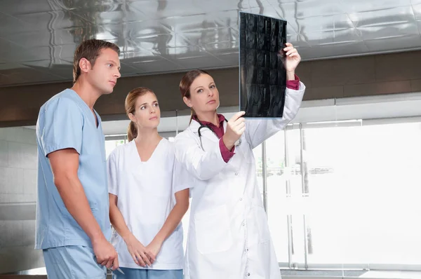 Two Doctors Hospital — Stock Photo, Image