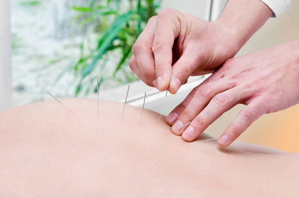 Vrouw Terug Massage Spa Salon — Stockfoto