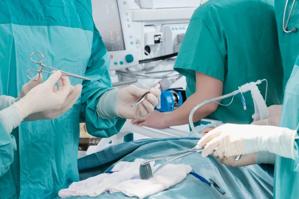 Cerrah Hasta Ameliyathanede — Stok fotoğraf
