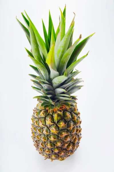 Ananas Auf Weißem Hintergrund — Stockfoto