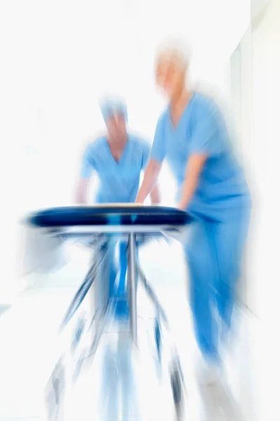 Arzt Und Patient Krankenhausflur — Stockfoto