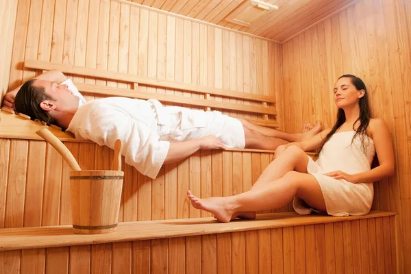 Jeune Femme Assise Dans Sauna — Photo