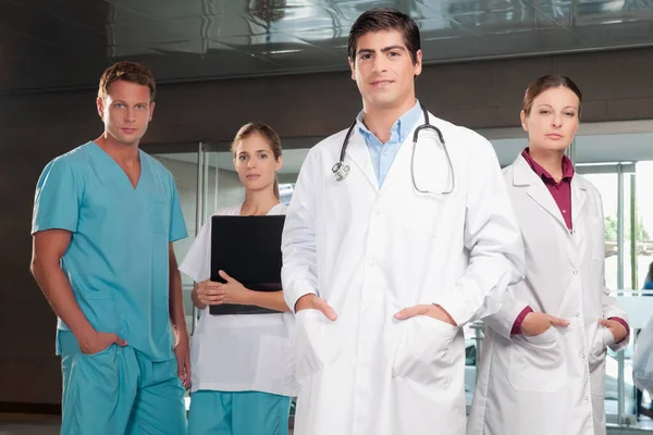 Grupp Läkare Och Sjuksköterskor Sjukhus — Stockfoto