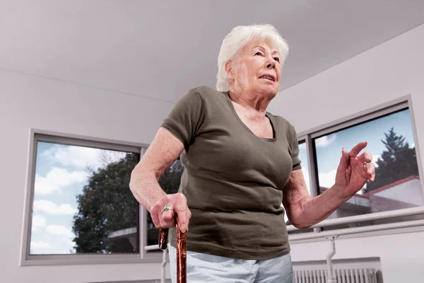 Seniorvrouw Met Baard Rood Haar Een Rolstoel — Stockfoto